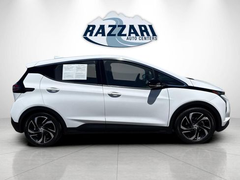 Used 2023 Chevrolet Bolt LT w/ Infotainment Package FWD image 2