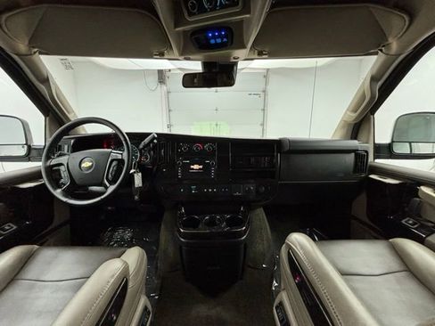 Used 2020 Chevrolet Express 2500 Explorer Limited SE w/ Enhanced Convenience Package image 28