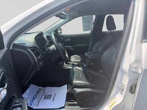 Used 2019 Jeep Cherokee Limited FWD image 14