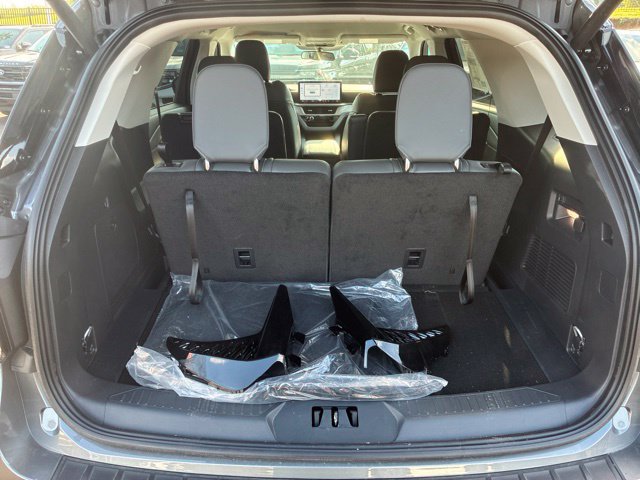 New 2026 Ford Explorer Active w/ Active Comfort Package AWD/4WD image 7