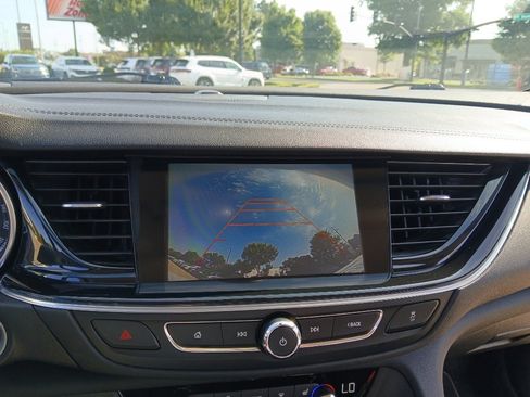 Used 2018 Buick Regal Essence w/ Driver Confidence Package #1 AWD/4WD image 18