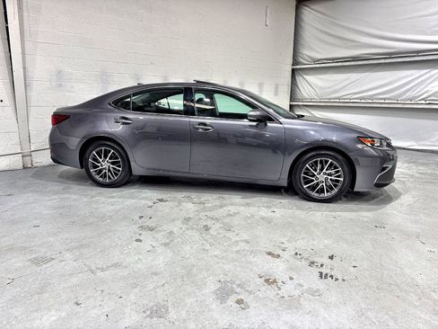 Used 2018 Lexus ES 350 w/ Luxury Package w/Wood Trim image 7