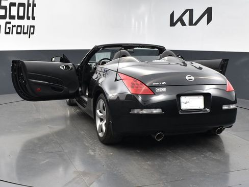 Used 2007 Nissan 350Z Touring RWD image 27