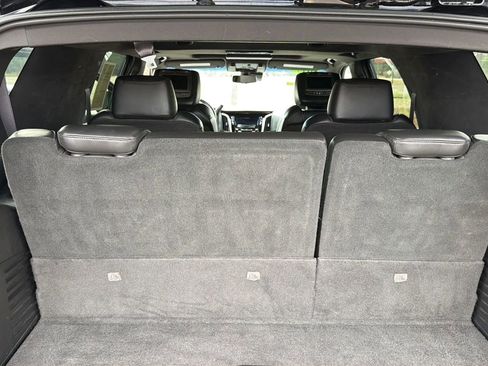 Used 2017 Cadillac Escalade Platinum image 14