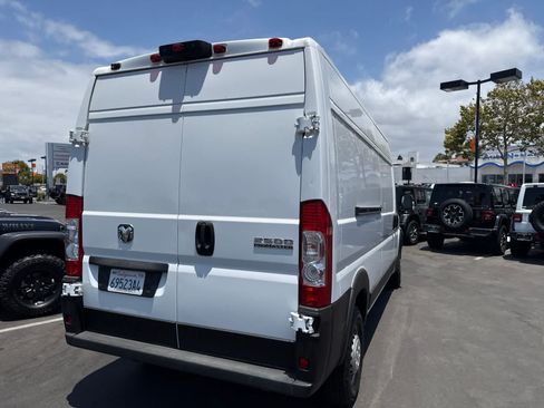 Used 2025 RAM ProMaster 2500 w/ Convenience Group FWD image 14