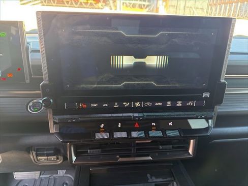 Used 2025 GMC Hummer EV 2X image 47