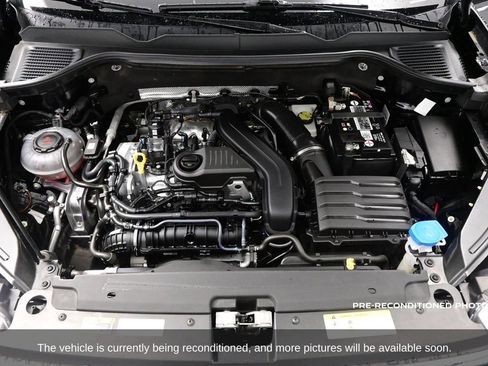 Used 2023 Volkswagen Taos SE w/ Panoramic Sunroof Package image 37