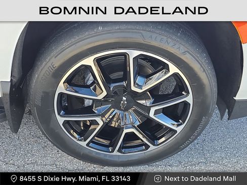 Used 2023 Chevrolet Suburban RST w/ Luxury Package image 5