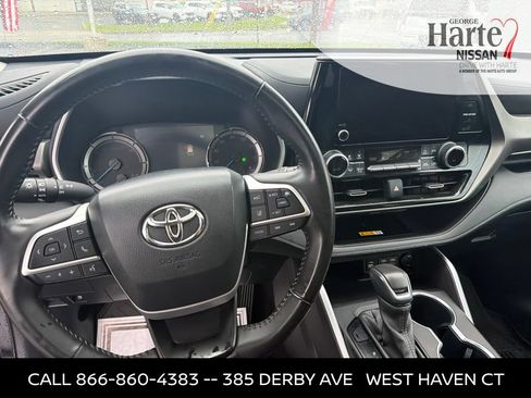 Used 2024 Toyota Highlander XLE AWD/4WD image 14