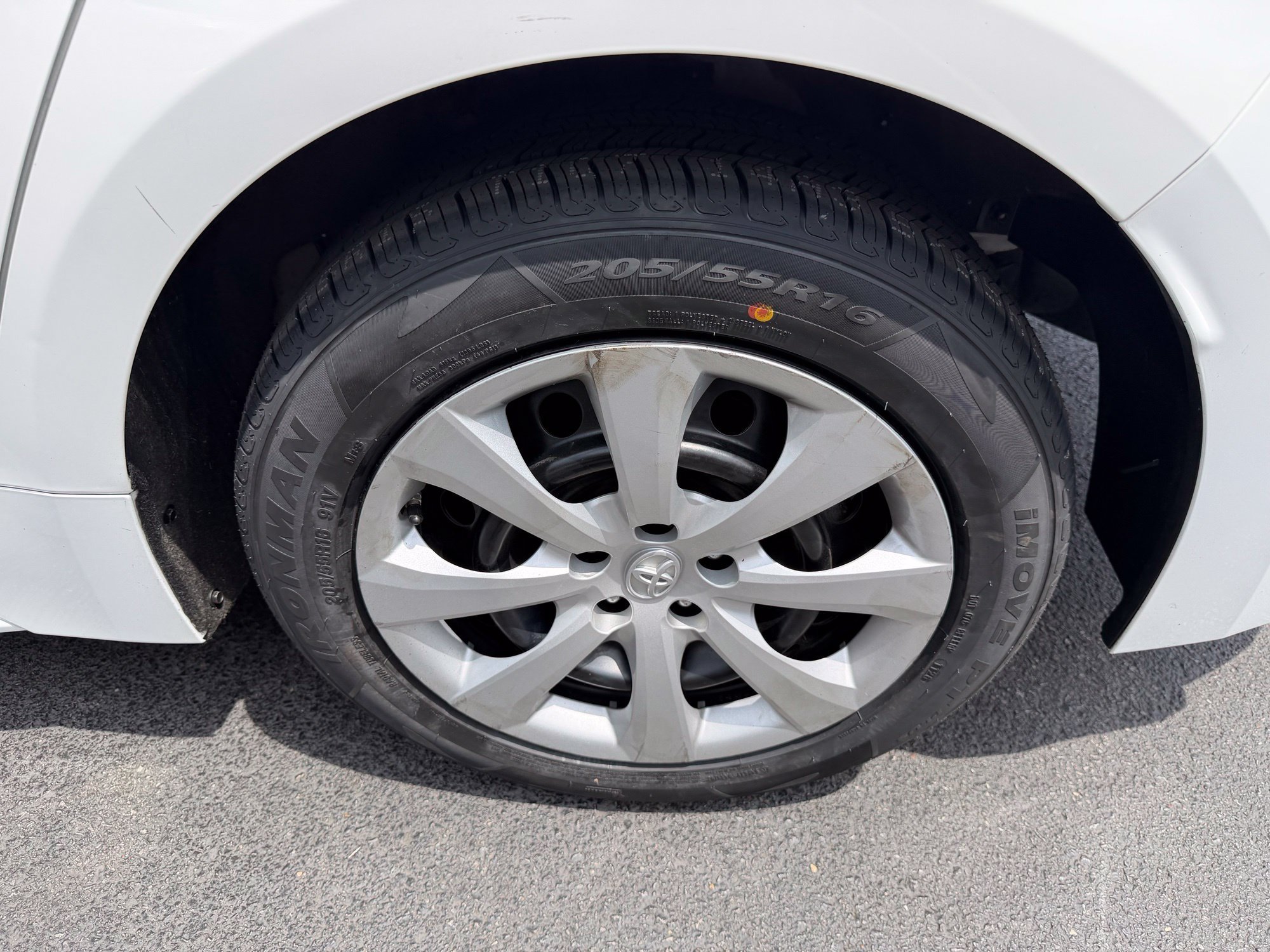 Used 2021 Toyota Corolla LE FWD image 9