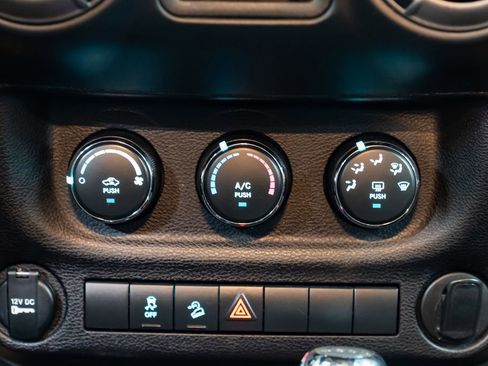 Used 2018 Jeep Wrangler Unlimited Sport w/ Connectivity Group image 15