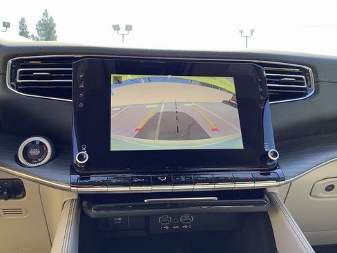 New 2023 Jeep Wagoneer Series III w/ Preferred Equipment Group image 22