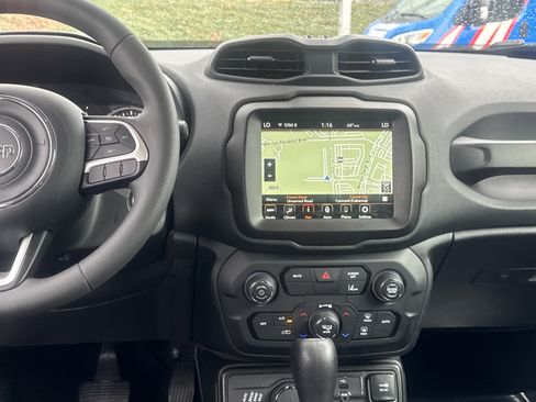 Certified 2023 Jeep Renegade Latitude image 31