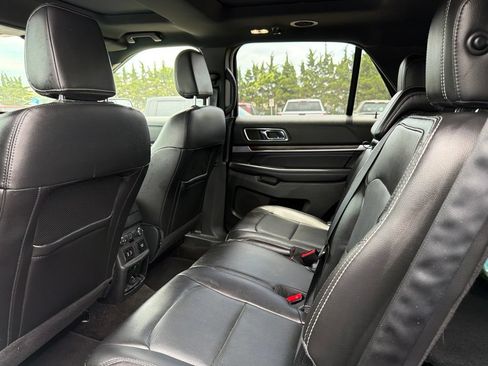 Used 2018 Ford Explorer Limited w/ Equipment Group 301A AWD/4WD image 7