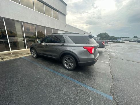 Used 2022 Ford Explorer XLT w/ Equipment Group 202A AWD/4WD image 2
