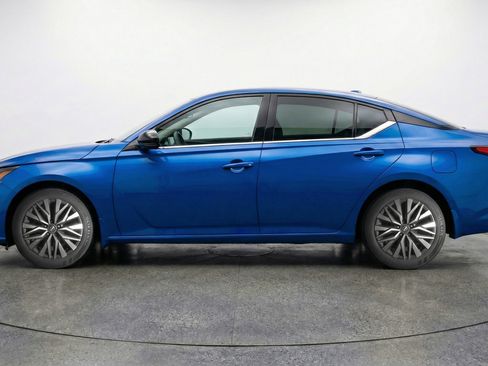 Used 2025 Nissan Altima 2.5 SV image 5