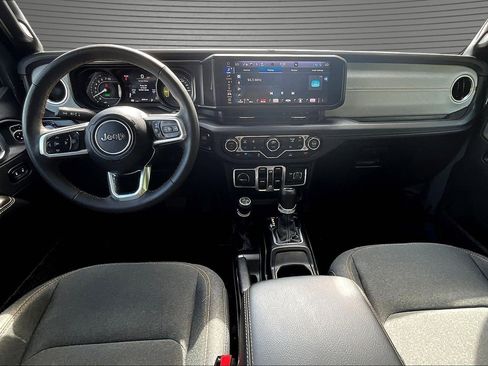 Used 2024 Jeep Wrangler Unlimited Sahara w/ Technology Group AWD/4WD image 7