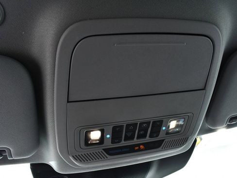 Used 2022 Ford Explorer XLT w/ Equipment Group 202A image 35