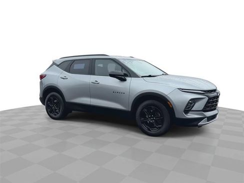 Certified 2024 Chevrolet Blazer LT w/ Convenience Package image 2