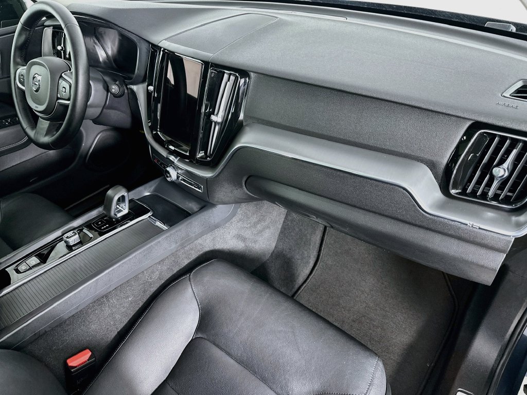 Used 2024 Volvo XC60 B5 Core w/ Climate Package AWD/4WD image 32