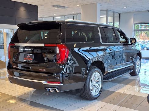 Used 2025 GMC Yukon XL Denali AWD/4WD image 5