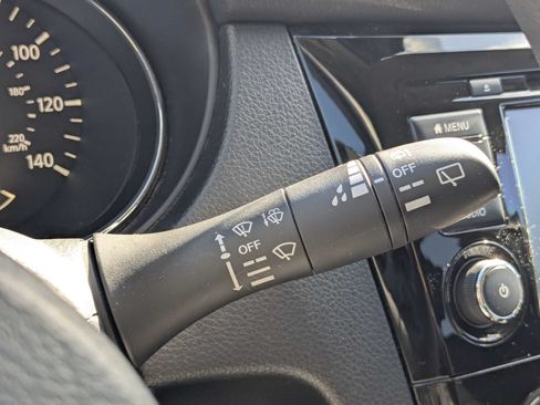 Used 2019 Nissan Rogue S w/ Special Edition Package FWD image 27