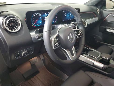 Used 2023 Mercedes-Benz GLB 250 image 23