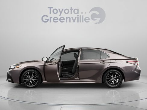 Used 2023 Toyota Camry SE w/ Audio Upgrade Package FWD image 2