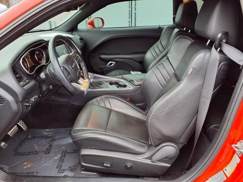 Used 2016 Dodge Challenger SRT image 23