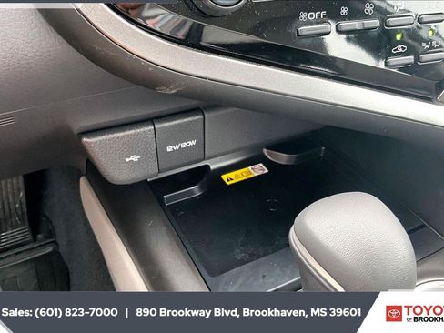 Used 2024 Toyota Camry XLE w/ Cold Weather Package FWD image 23