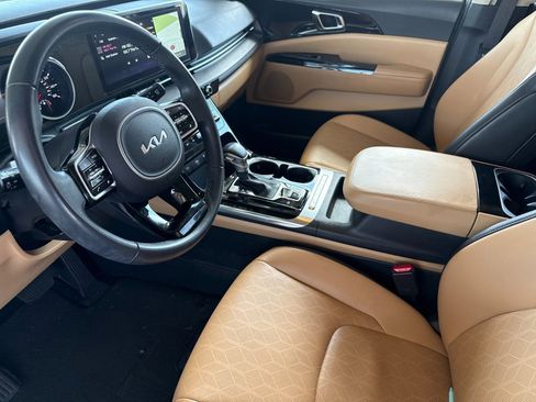 Used 2024 Kia Carnival EX FWD image 9