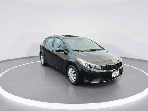Used 2017 Kia Forte LX image 2