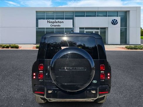 Used 2023 Land Rover Defender 130 X-Dynamic SE image 6