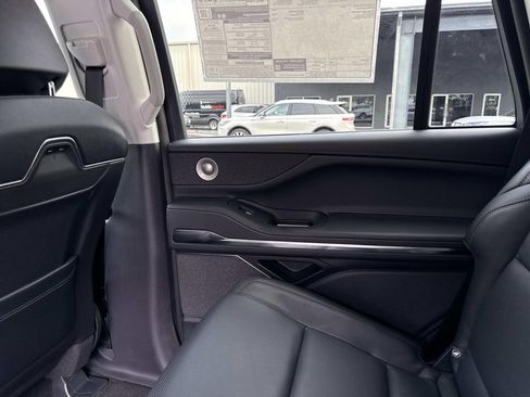 New 2025 Lincoln Navigator Reserve image 17