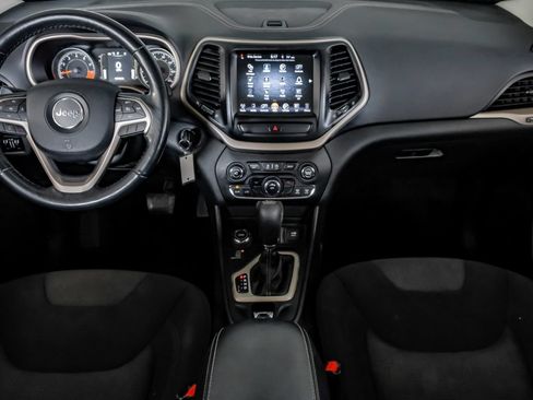Used 2015 Jeep Cherokee Latitude w/ Cold Weather Group AWD/4WD image 13