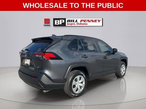 Used 2020 Toyota RAV4 LE FWD image 5