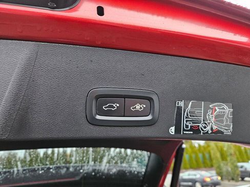 Used 2020 Volvo XC40 T5 R-Design image 10