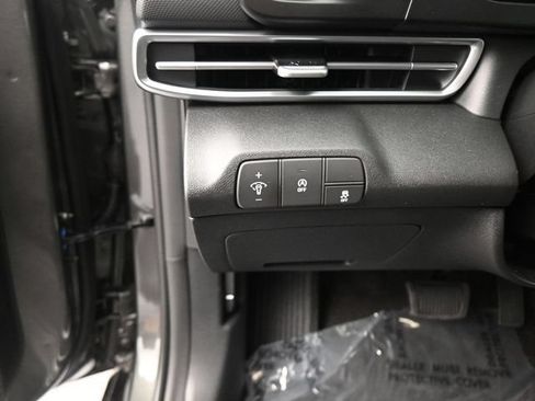 Used 2025 Hyundai Elantra SE FWD image 17