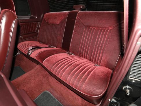 Used 1987 Oldsmobile Cutlass Supreme Salon RWD image 4
