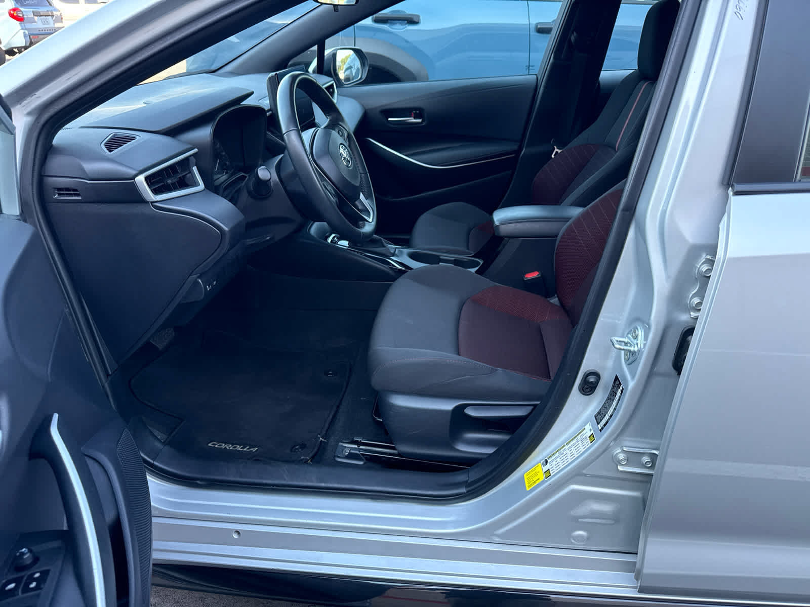 Used 2025 Toyota Corolla SE FWD image 7