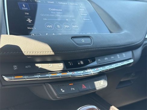 Used 2023 Cadillac XT4 Luxury w/ Cold Weather Package image 18