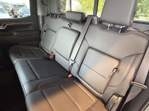 Used 2024 Chevrolet Silverado 1500 LT Trail Boss w/ LT Trail Boss Premium Package AWD/4WD image 29