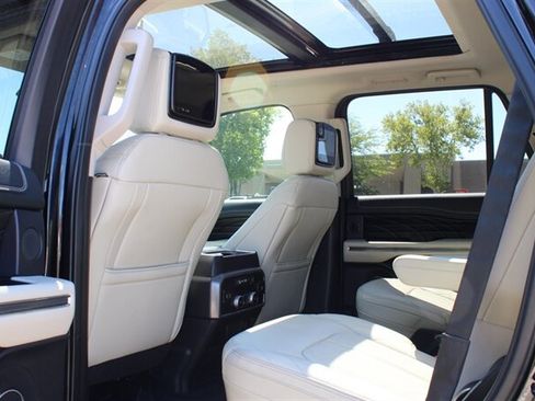 Used 2019 Ford Expedition Platinum AWD/4WD image 17