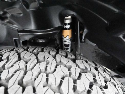 Used 2021 Jeep Wrangler Unlimited Rubicon w/ Dual Top Group AWD/4WD image 38