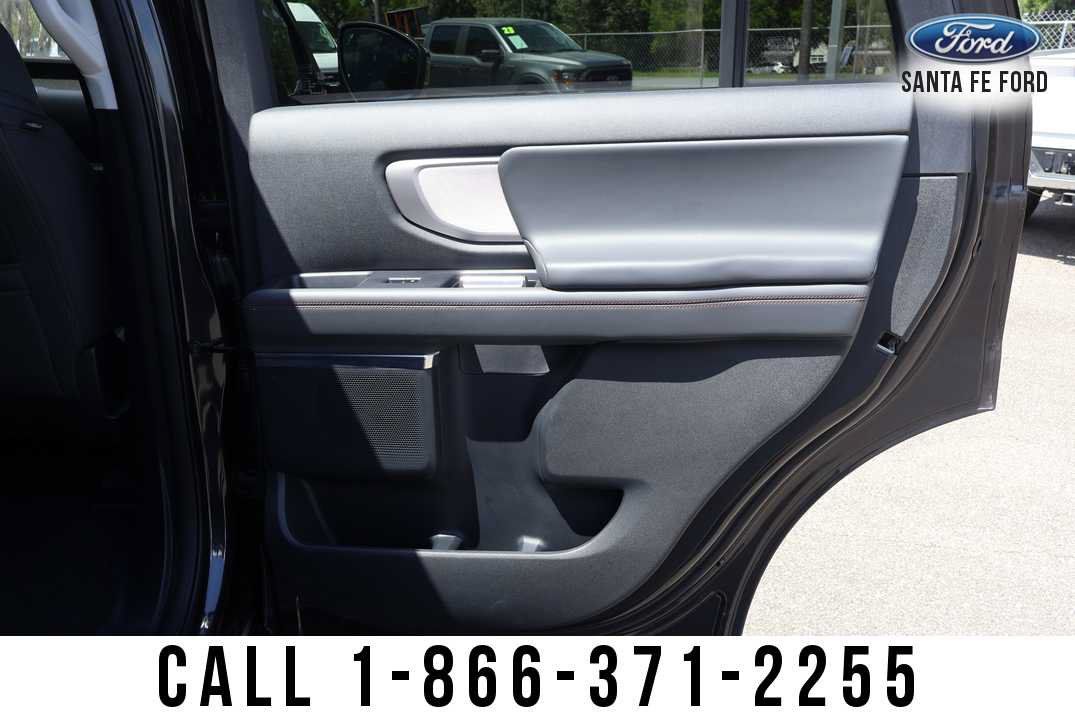 Used 2025 Ford Expedition Active RWD image 23