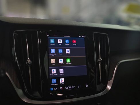 Used 2025 Volvo V60 B5 Cross Country Plus image 21