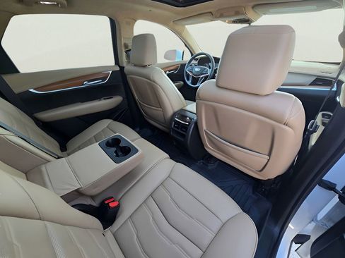 Used 2017 Cadillac XT5 Platinum w/ Driver Assist Package image 27