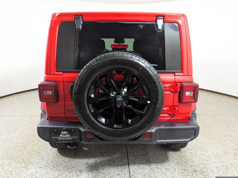 Used 2025 Jeep Wrangler Unlimited Sahara w/ Safety Group AWD/4WD image 6