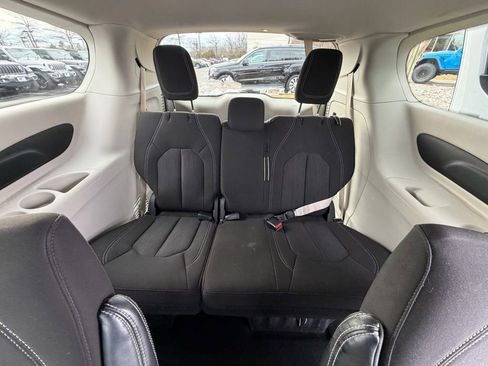 Certified 2022 Chrysler Voyager LX image 18