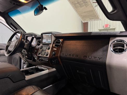 Used 2015 Ford F250 Lariat w/ Lariat Ultimate Package image 11